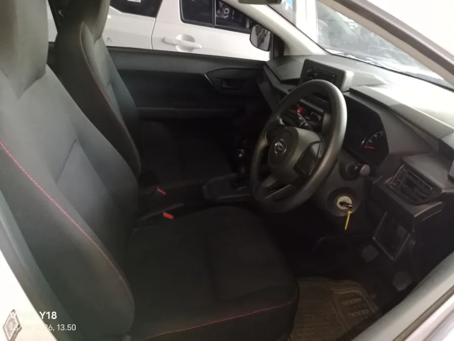 Foto Mobil Bekas Kabin Depan Daihatsu Ayla 1.0 tahun 2024