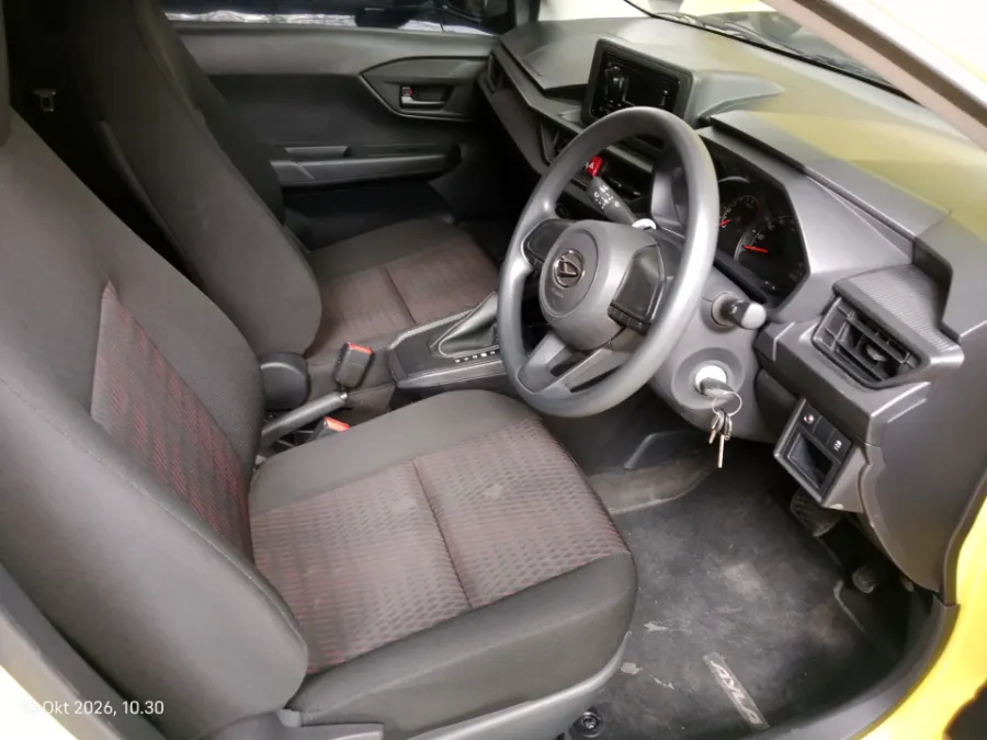 Foto Mobil Bekas Kabin Depan Daihatsu Ayla 1.0 tahun 2024