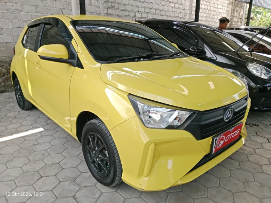 Foto Mobil Bekas Kanan Depan Daihatsu Ayla 1.0 tahun 2024