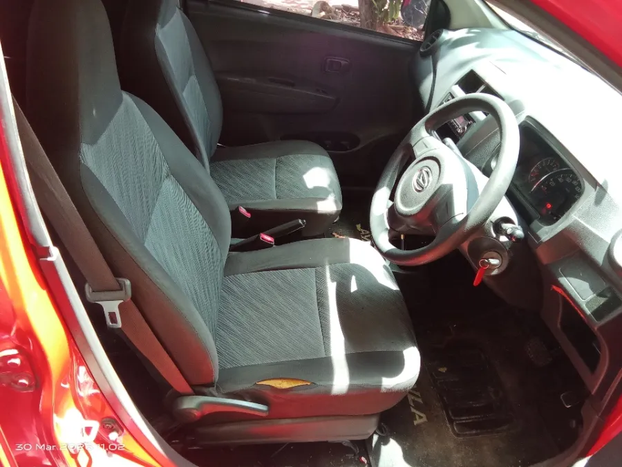 Foto Mobil Bekas Kabin Depan Daihatsu Ayla 1.0 M tahun 2017