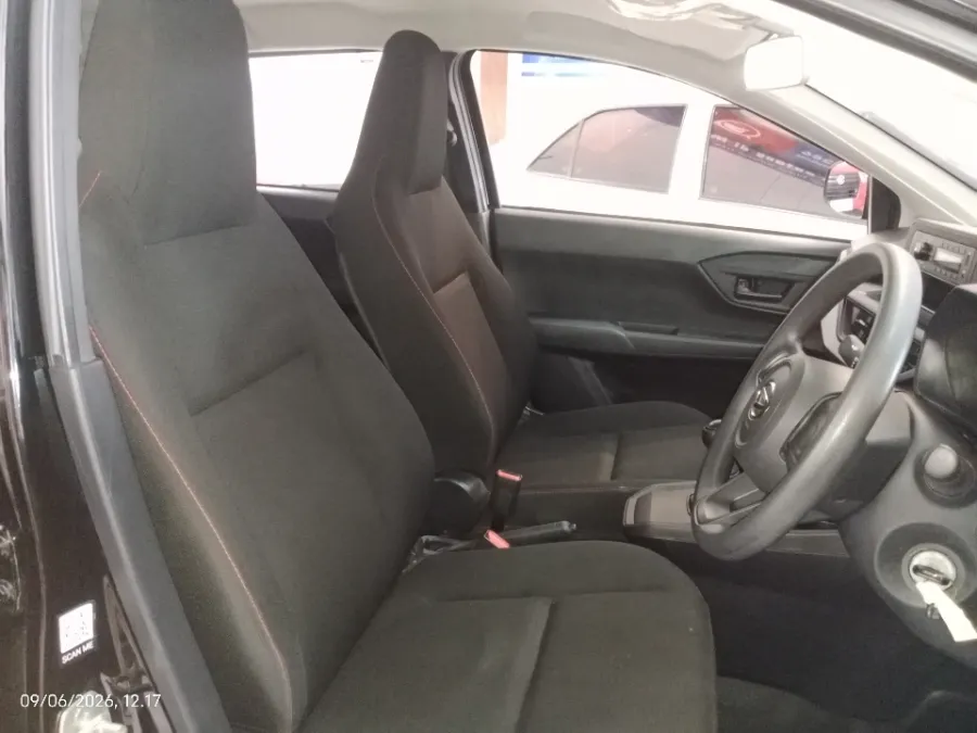 Foto Mobil Bekas Kabin Depan Daihatsu Ayla 1.0 M tahun 2024