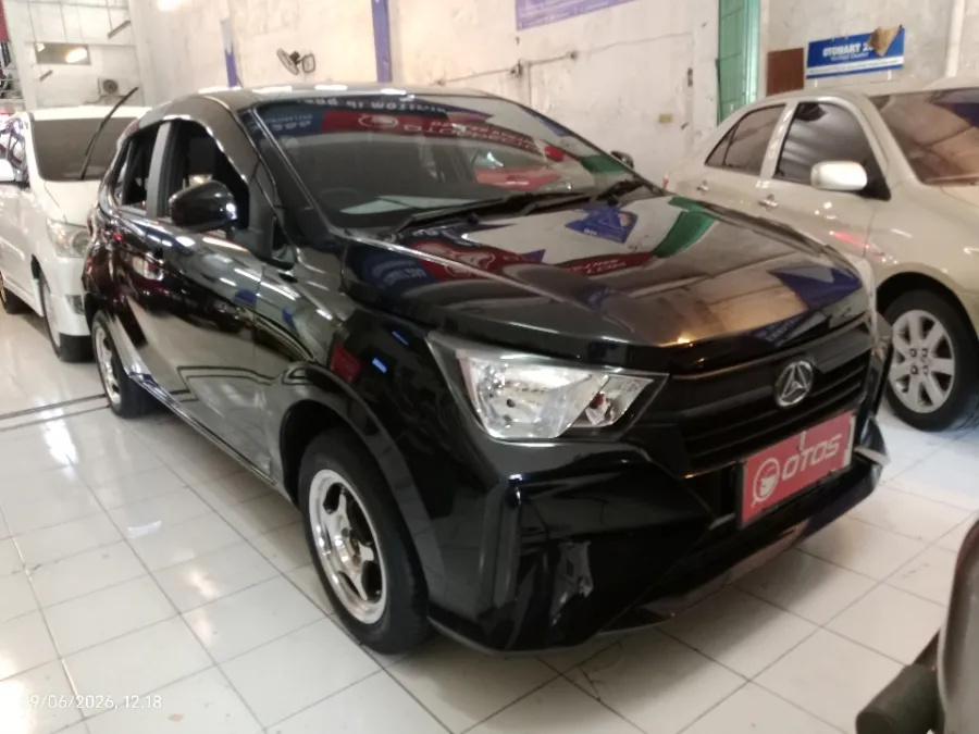 Foto Mobil Bekas Kanan Depan Daihatsu Ayla 1.0 M tahun 2024