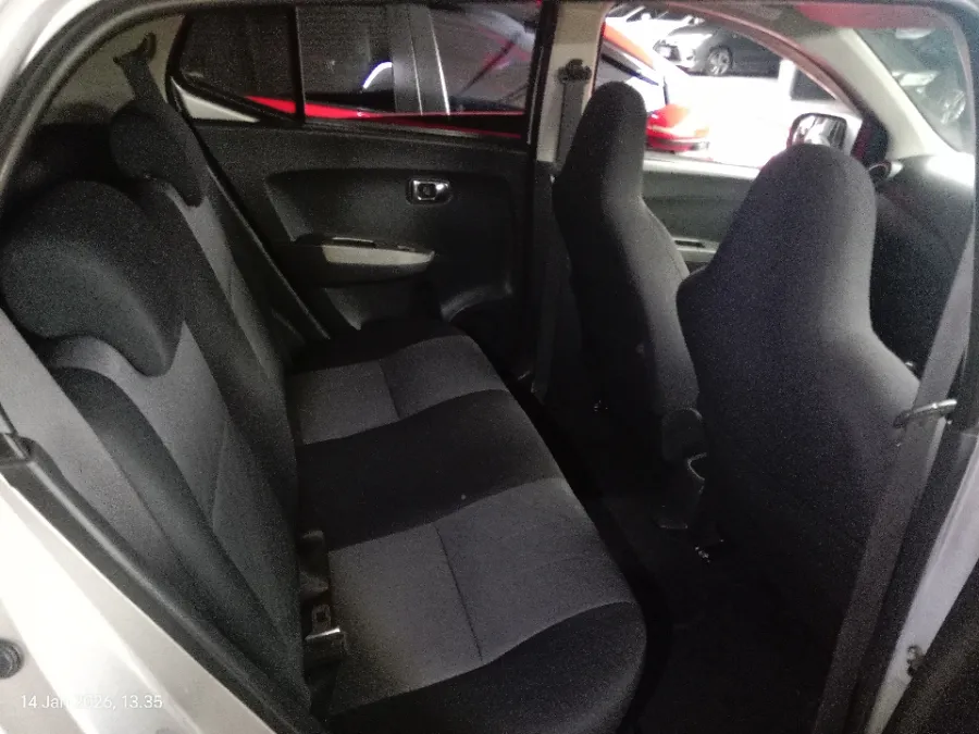 Foto Mobil Bekas Kabin Belakang Daihatsu Ayla 1.0 X tahun 2015
