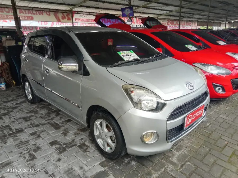 Foto Mobil Bekas Kanan Depan Daihatsu Ayla 1.0 X tahun 2015