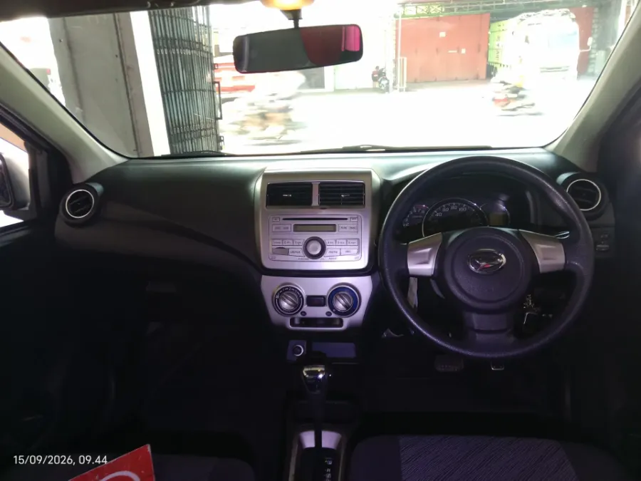Foto Mobil Bekas Dashboard Daihatsu Ayla 1.0 X tahun 2016