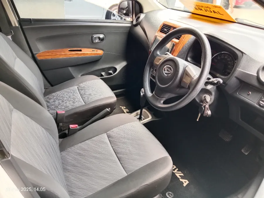 Foto Mobil Bekas Kabin Depan Daihatsu Ayla 1.0 X tahun 2016