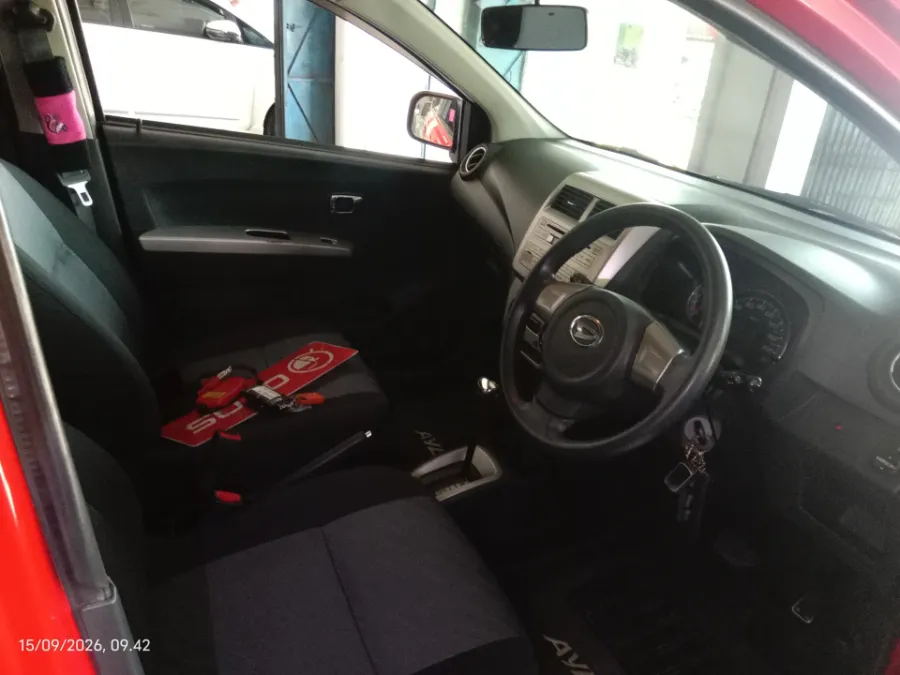 Foto Mobil Bekas Kabin Depan Daihatsu Ayla 1.0 X tahun 2016