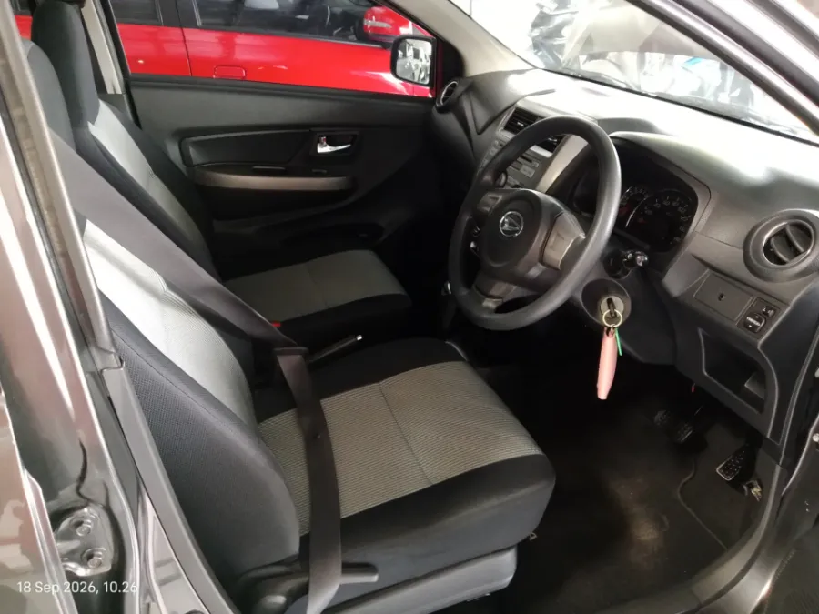 Foto Mobil Bekas Kabin Depan Daihatsu Ayla 1.0 X tahun 2017