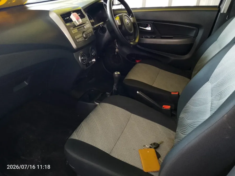 Foto Mobil Bekas Kabin Depan Daihatsu Ayla 1.0 X tahun 2018