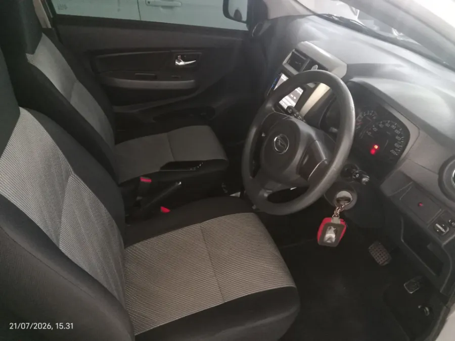 Foto Mobil Bekas Kabin Depan Daihatsu Ayla 1.0 X tahun 2019