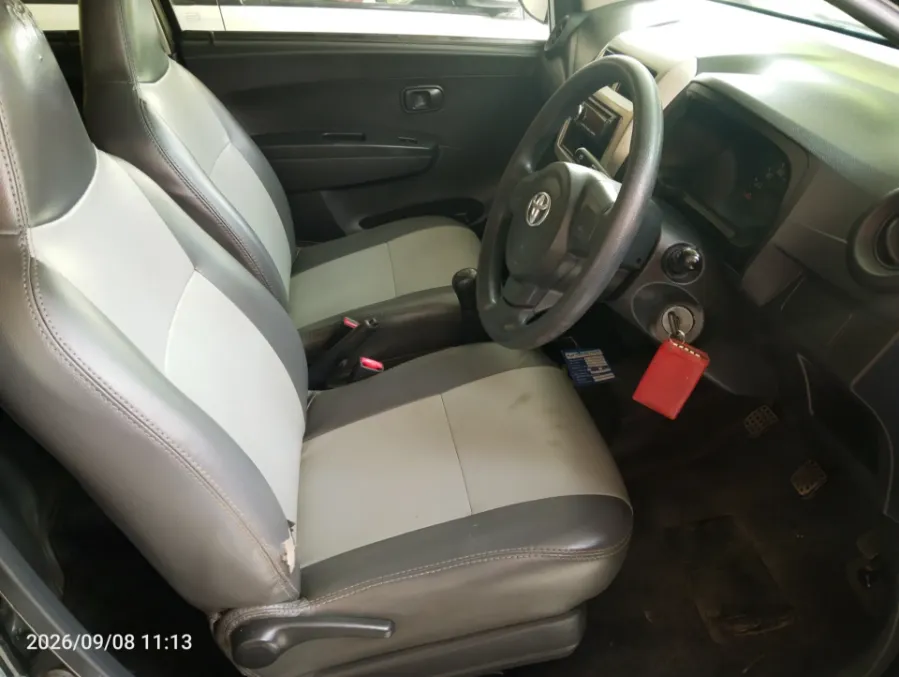 Foto Mobil Bekas Kabin Depan Daihatsu Ayla 1.0 X tahun 2019