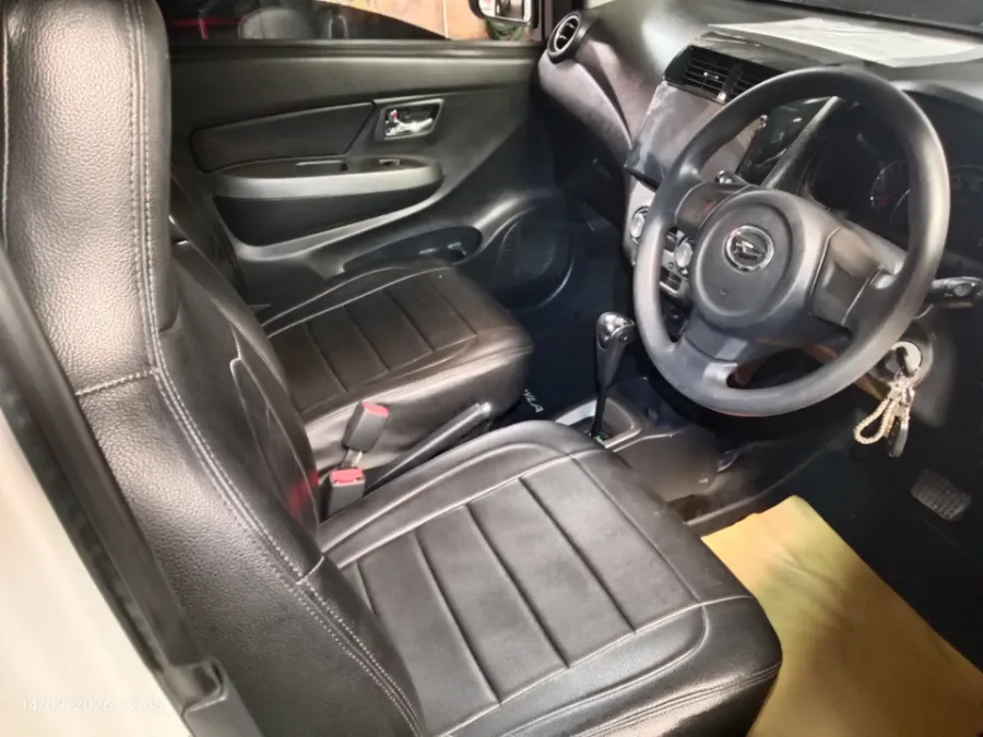 Foto Mobil Bekas Kabin Depan Daihatsu Ayla 1.0 X tahun 2020