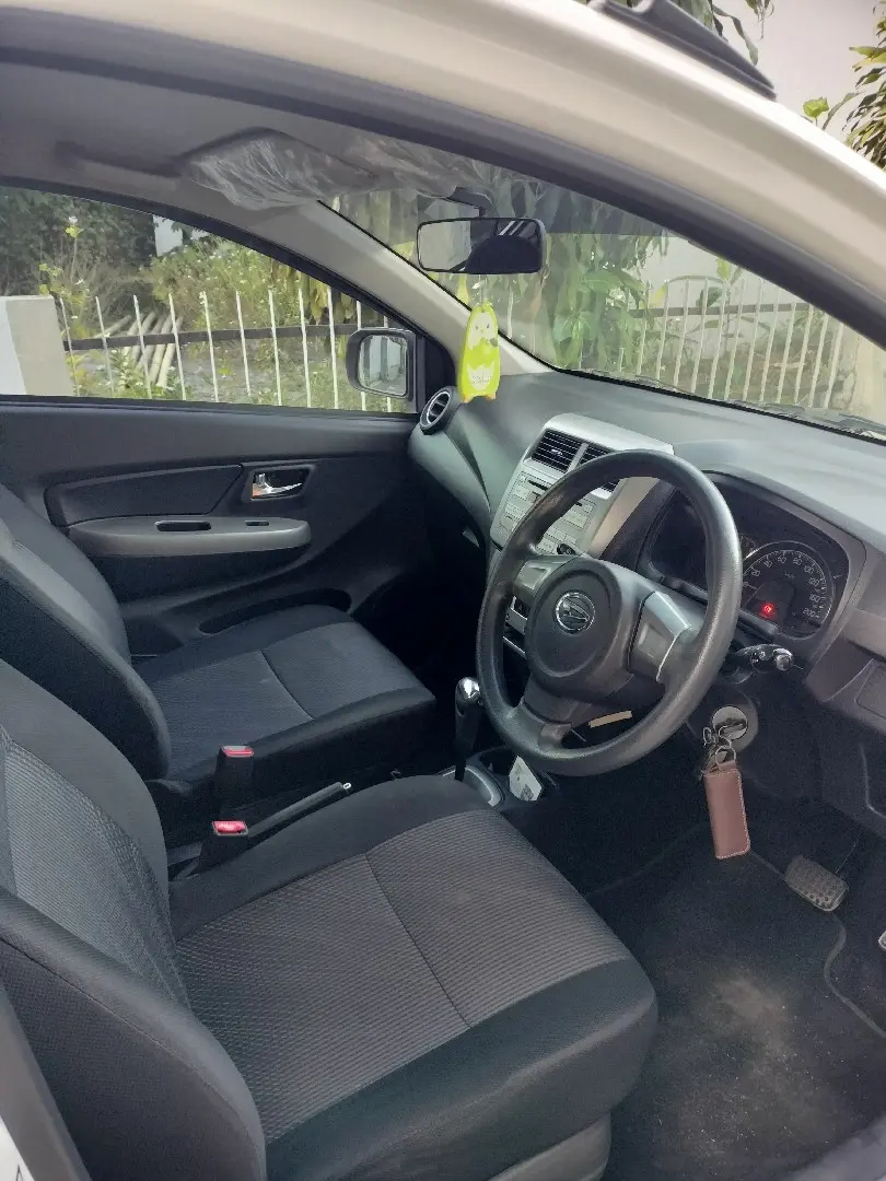 Foto Mobil Bekas Dashboard Daihatsu Ayla 1.0 X tahun 2022