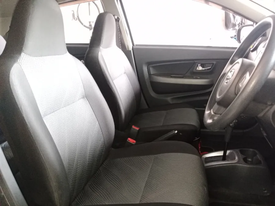 Foto Mobil Bekas Kabin Depan Daihatsu Ayla 1.0 X tahun 2022