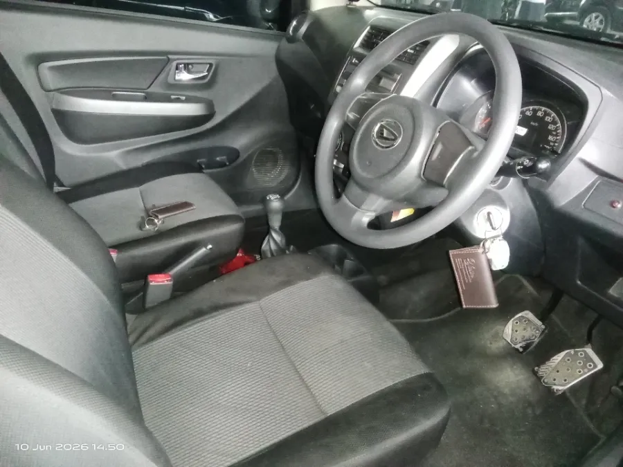 Foto Mobil Bekas Kabin Depan Daihatsu Ayla 1.0 X tahun 2022
