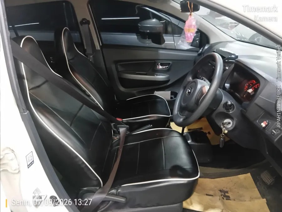 Foto Mobil Bekas Kabin Depan Daihatsu Ayla 1.0 X tahun 2022