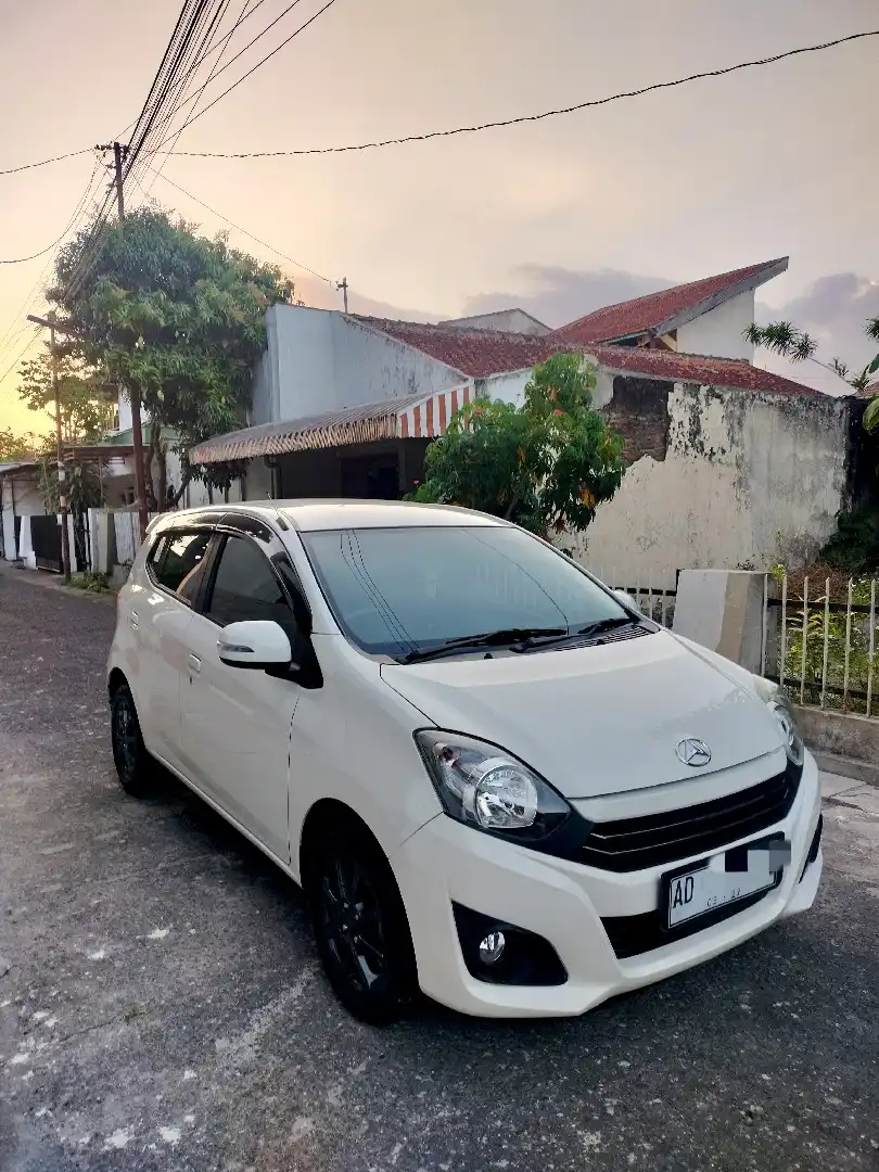 Foto Mobil Bekas Kanan Depan Daihatsu Ayla 1.0 X tahun 2022