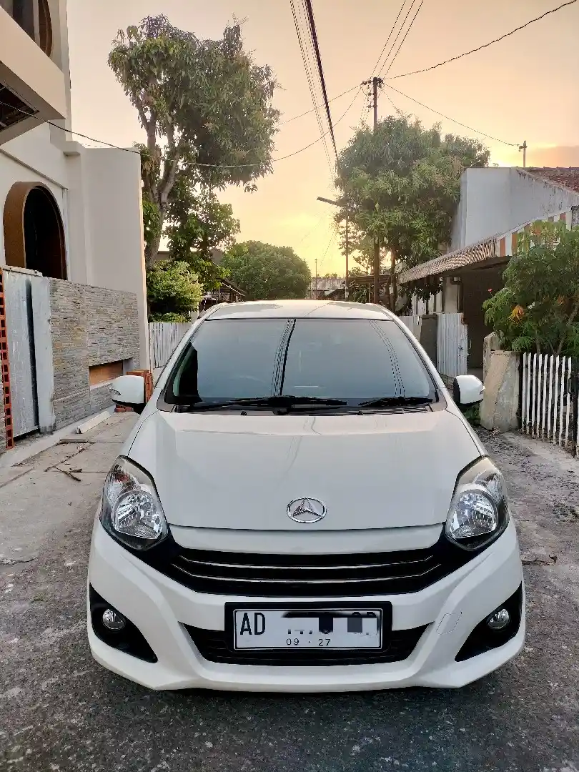 Foto Mobil Bekas Tampak Depan Daihatsu Ayla 1.0 X tahun 2022