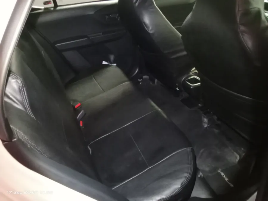 Foto Mobil Bekas Kabin Belakang Daihatsu Ayla 1.0 X tahun 2023