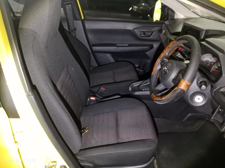Foto Mobil Bekas Kabin Depan Daihatsu Ayla 1.0 X tahun 2023