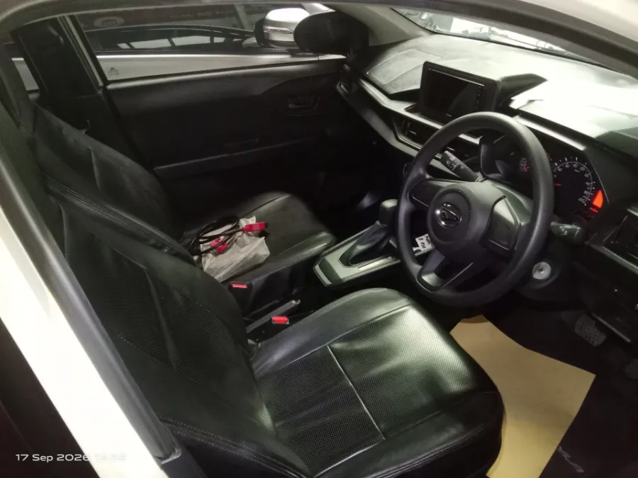 Foto Mobil Bekas Kabin Depan Daihatsu Ayla 1.0 X tahun 2023