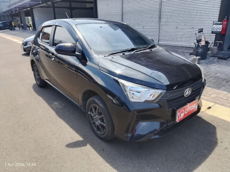 Foto Mobil Bekas Kanan Depan Daihatsu Ayla 1.0 X tahun 2023