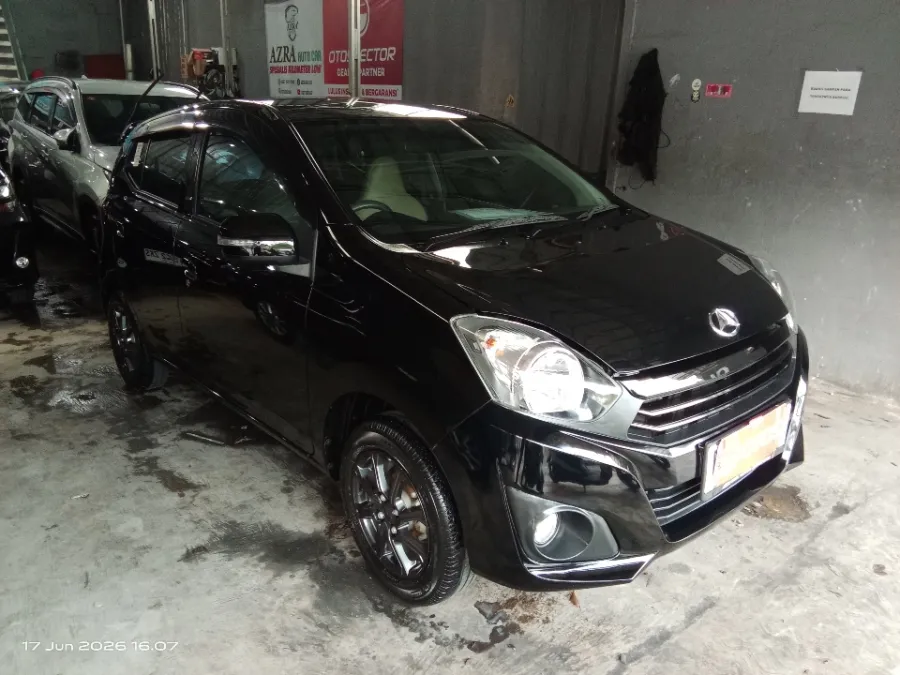 Foto Mobil Bekas Kanan Depan Daihatsu Ayla 1.0 X tahun 2023