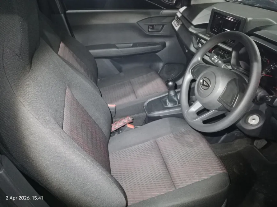 Foto Mobil Bekas Kabin Depan Daihatsu Ayla 1.0 X tahun 2024