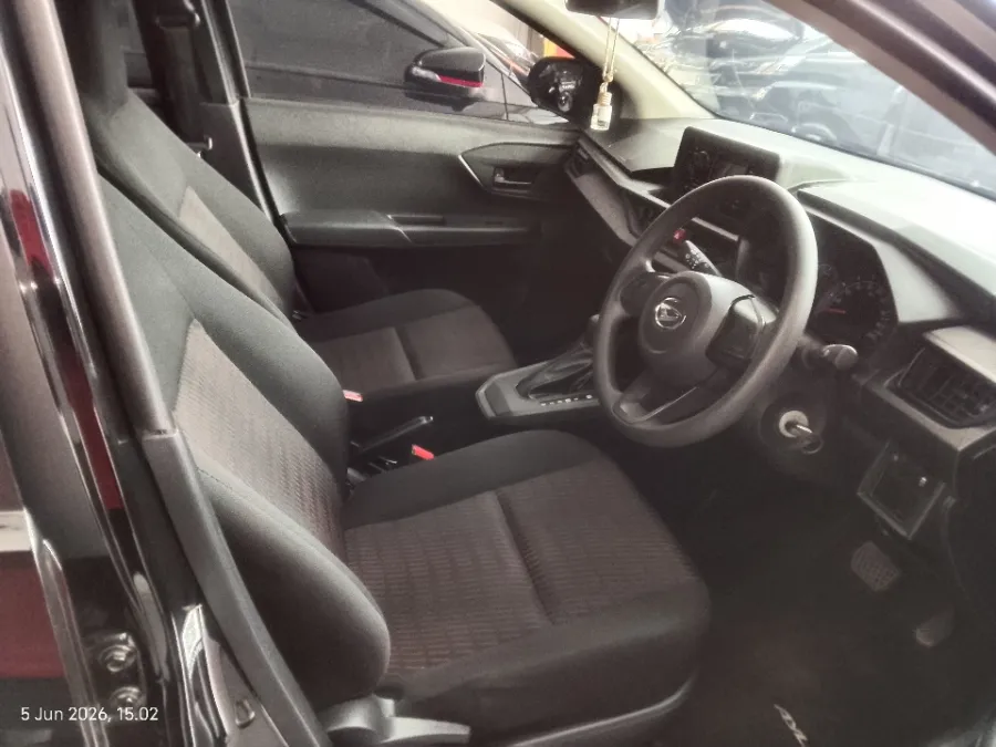 Foto Mobil Bekas Kabin Depan Daihatsu Ayla 1.0 X tahun 2025