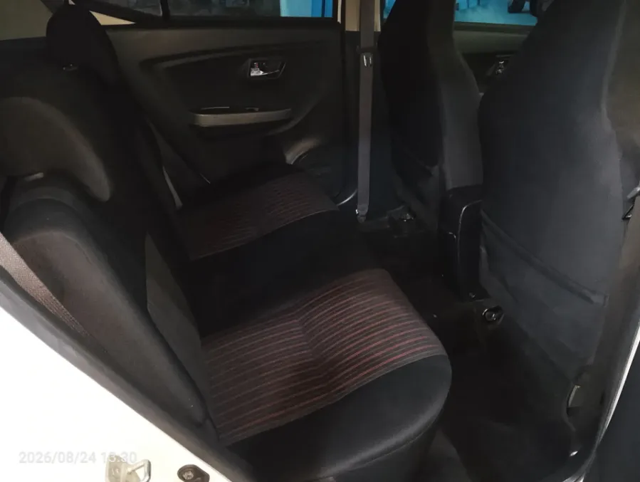 Foto Mobil Bekas Kabin Belakang Daihatsu Ayla 1.2 R tahun 2017