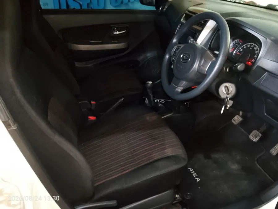Foto Mobil Bekas Kabin Depan Daihatsu Ayla 1.2 R tahun 2017