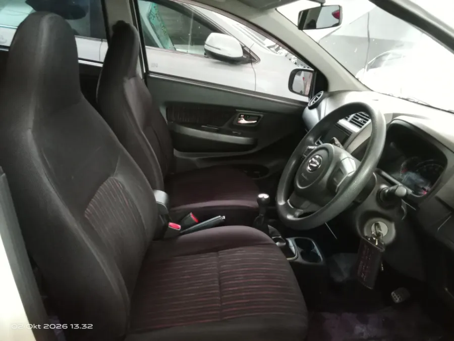 Foto Mobil Bekas Kabin Depan Daihatsu Ayla 1.2 R tahun 2018