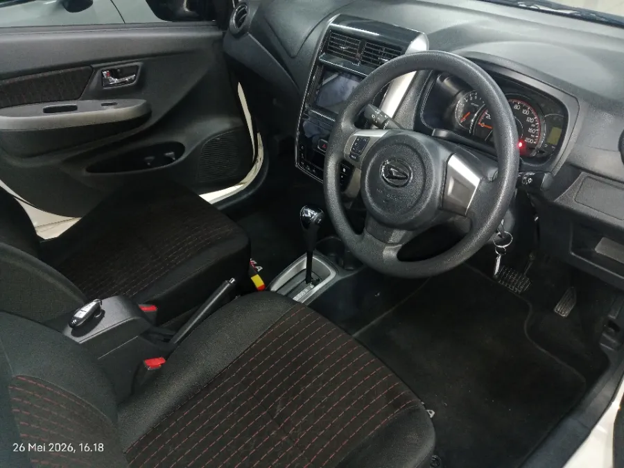 Foto Mobil Bekas Kabin Depan Daihatsu Ayla 1.2 R tahun 2021