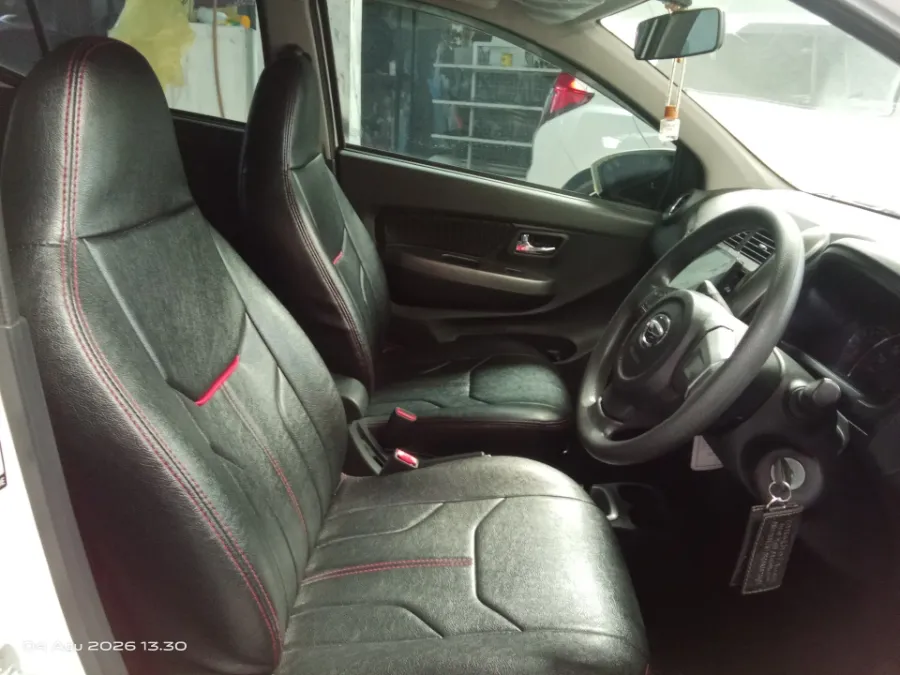 Foto Mobil Bekas Kabin Depan Daihatsu Ayla 1.2 R tahun 2021