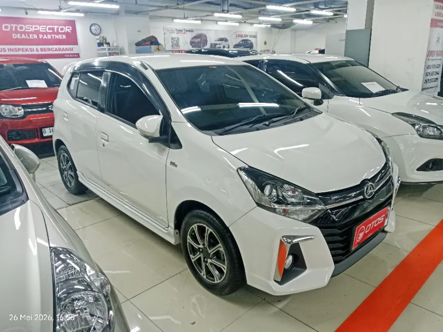 Foto Mobil Bekas Kanan Depan Daihatsu Ayla 1.2 R tahun 2021
