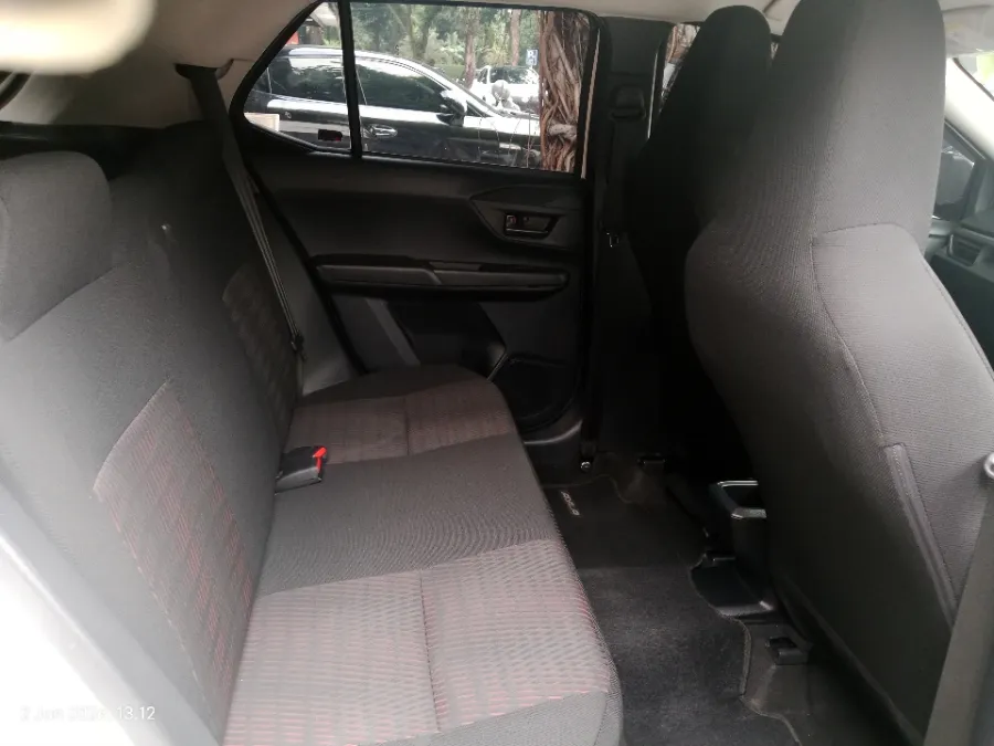 Foto Mobil Bekas Kabin Belakang Daihatsu Ayla 1.2 R tahun 2023