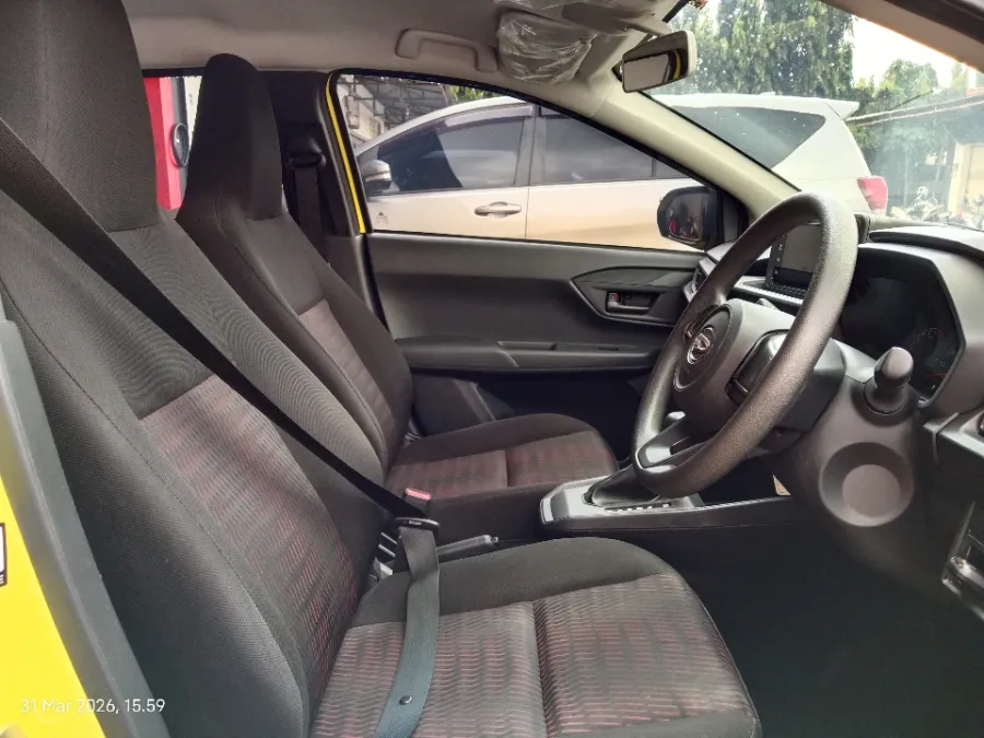 Foto Mobil Bekas Kabin Depan Daihatsu Ayla 1.2 R tahun 2023