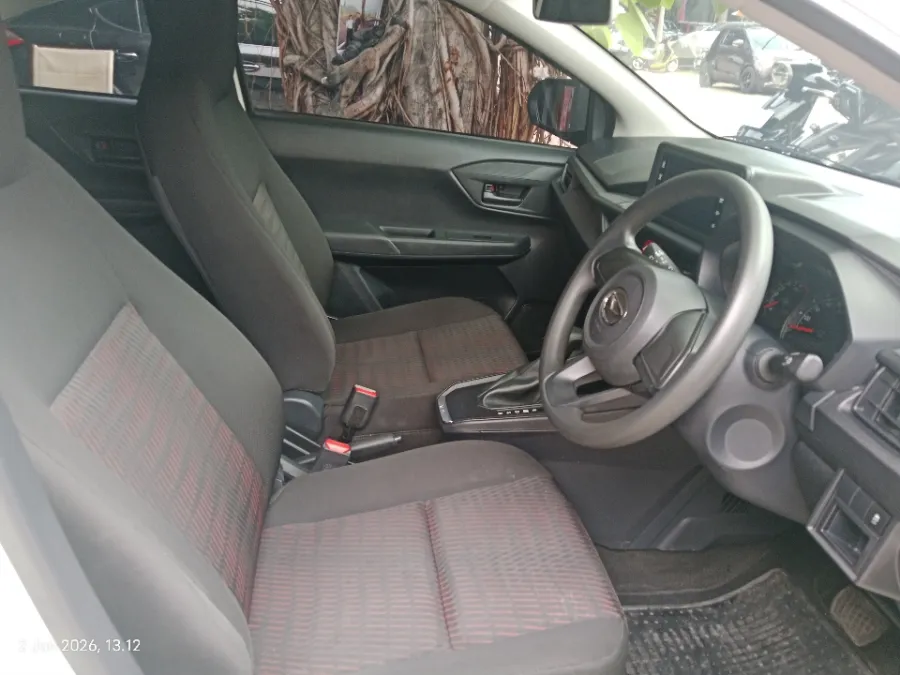 Foto Mobil Bekas Kabin Depan Daihatsu Ayla 1.2 R tahun 2023
