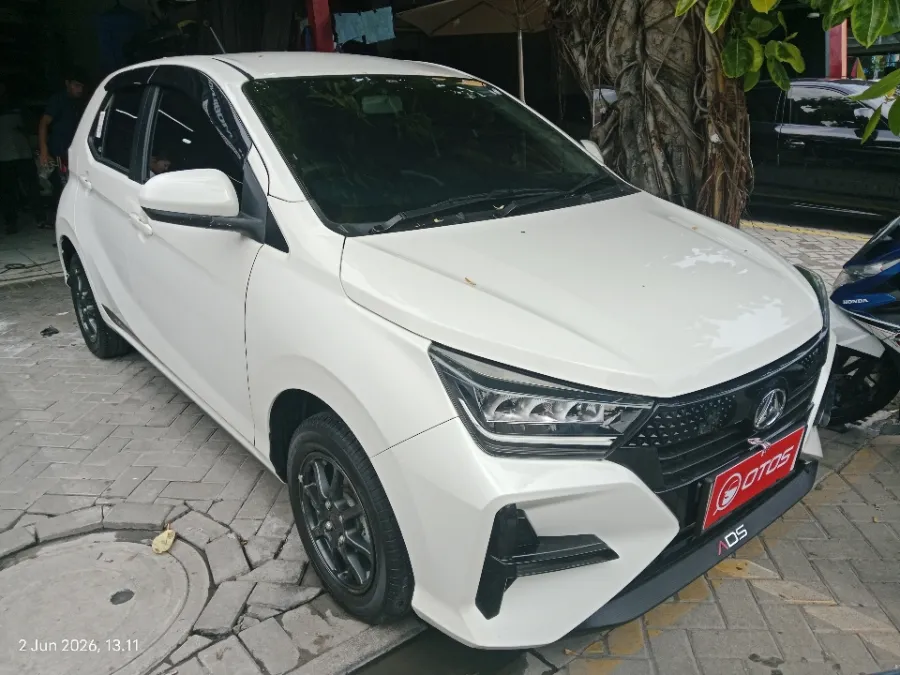 Foto Mobil Bekas Kanan Depan Daihatsu Ayla 1.2 R tahun 2023