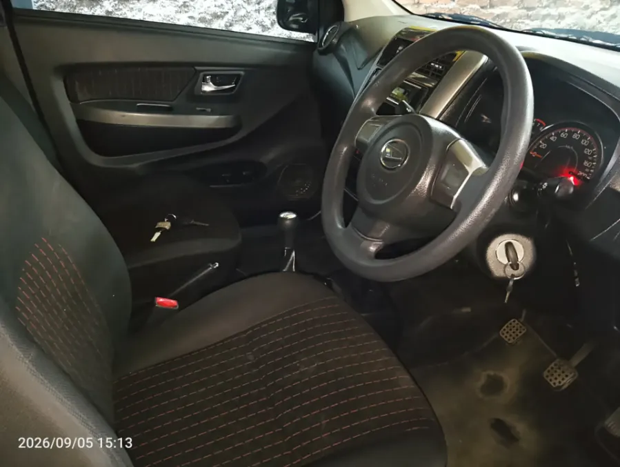Foto Mobil Bekas Kabin Depan Daihatsu Ayla 1.2 X tahun 2021