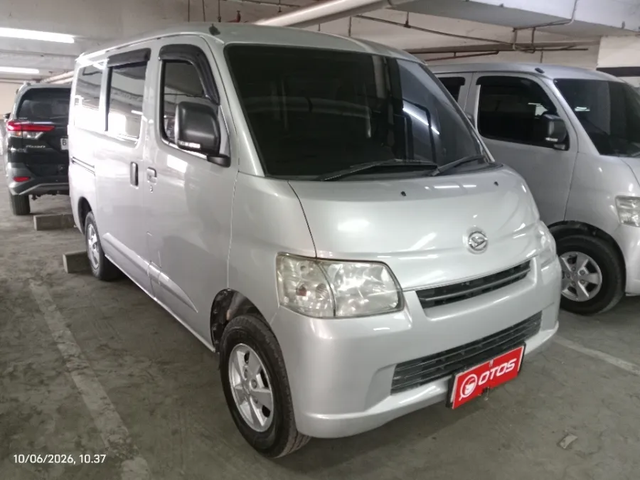 Foto Mobil Bekas Kanan Depan Daihatsu Gran Max 1.3 tahun 2019