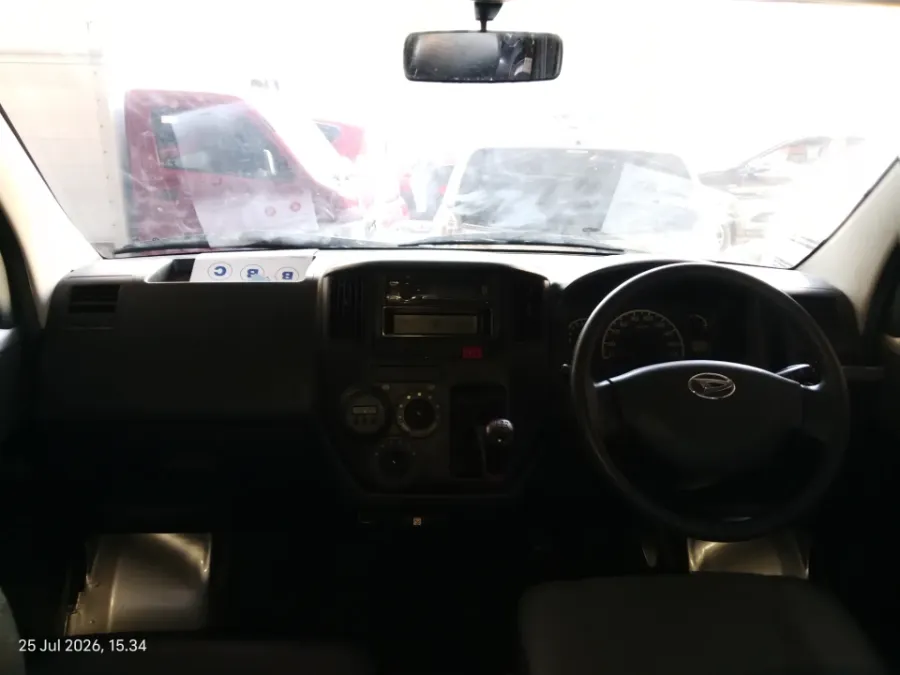 Foto Mobil Bekas Dashboard Daihatsu Gran Max 1.3 3 Way tahun 2021