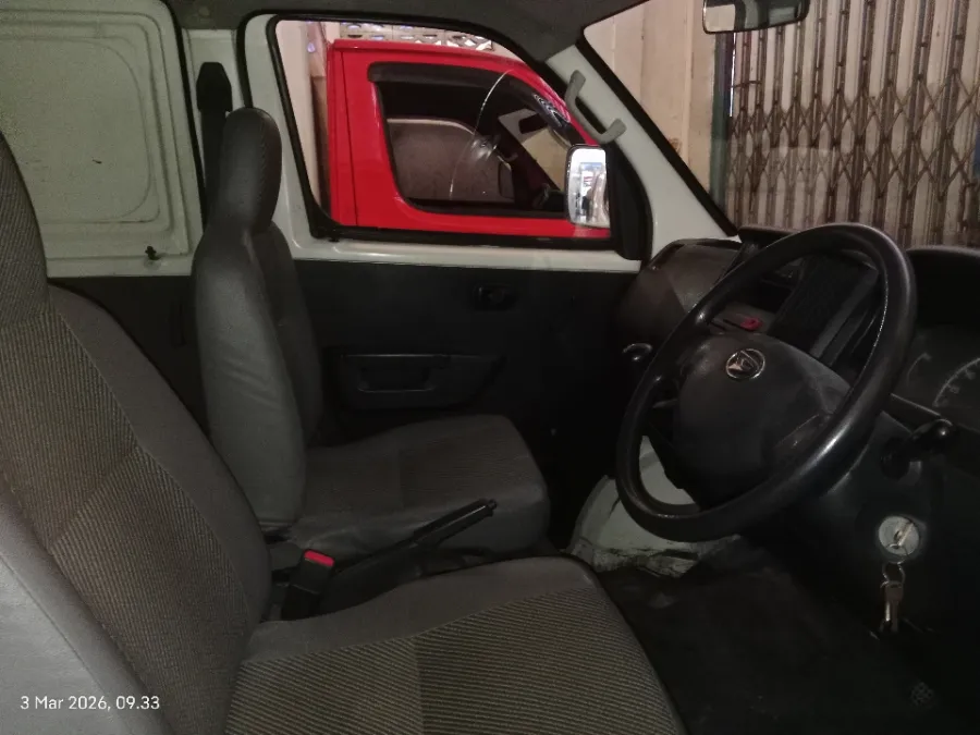 Foto Mobil Bekas Kabin Depan Daihatsu Gran Max 1.3 Blind Van tahun 2018