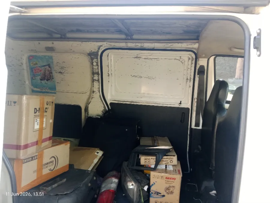 Foto Mobil Bekas Kabin Belakang Daihatsu Gran Max 1.3 Blind Van tahun 2021