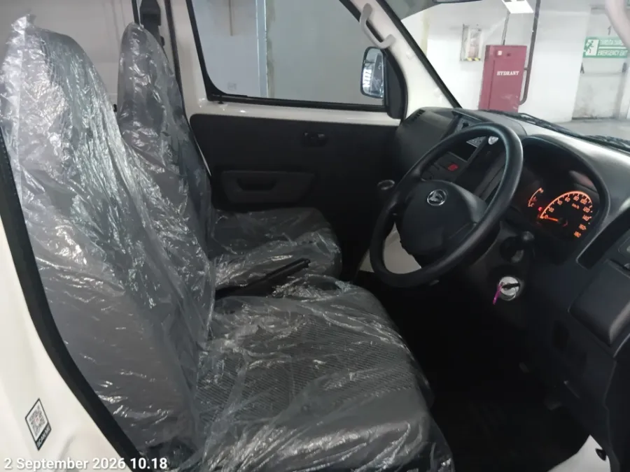 Foto Mobil Bekas Kabin Depan Daihatsu Gran Max 1.3 Blind Van tahun 2026