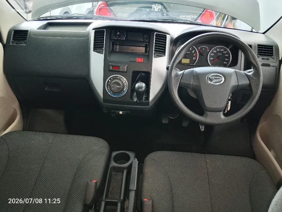 Foto Mobil Bekas Dashboard Daihatsu Luxio 1.5 D tahun 2023