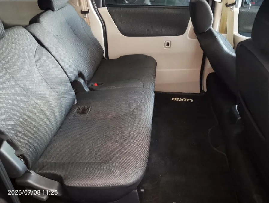 Foto Mobil Bekas Kabin Belakang Daihatsu Luxio 1.5 D tahun 2023