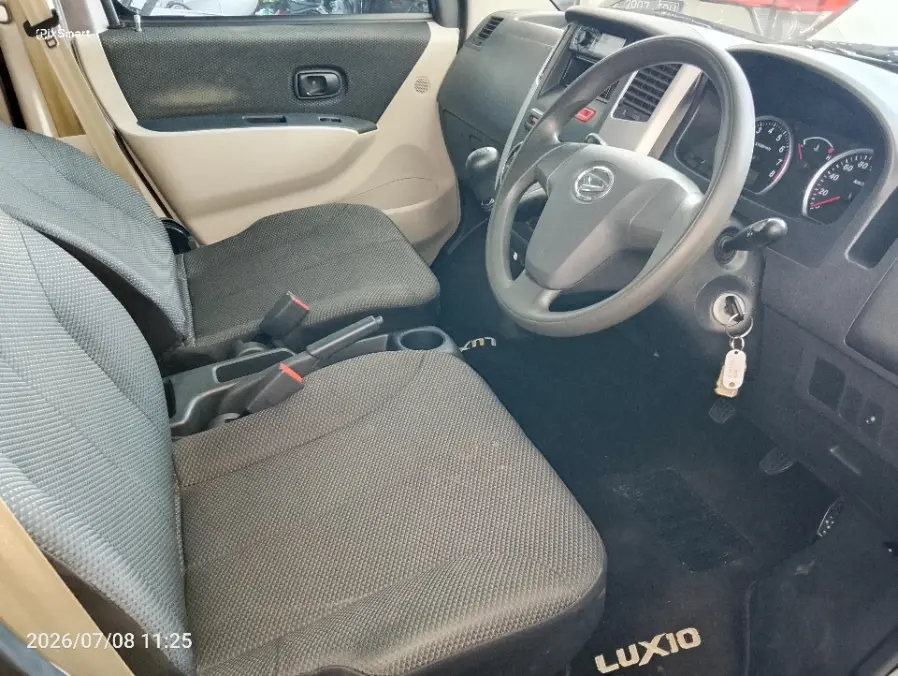 Foto Mobil Bekas Kabin Depan Daihatsu Luxio 1.5 D tahun 2023