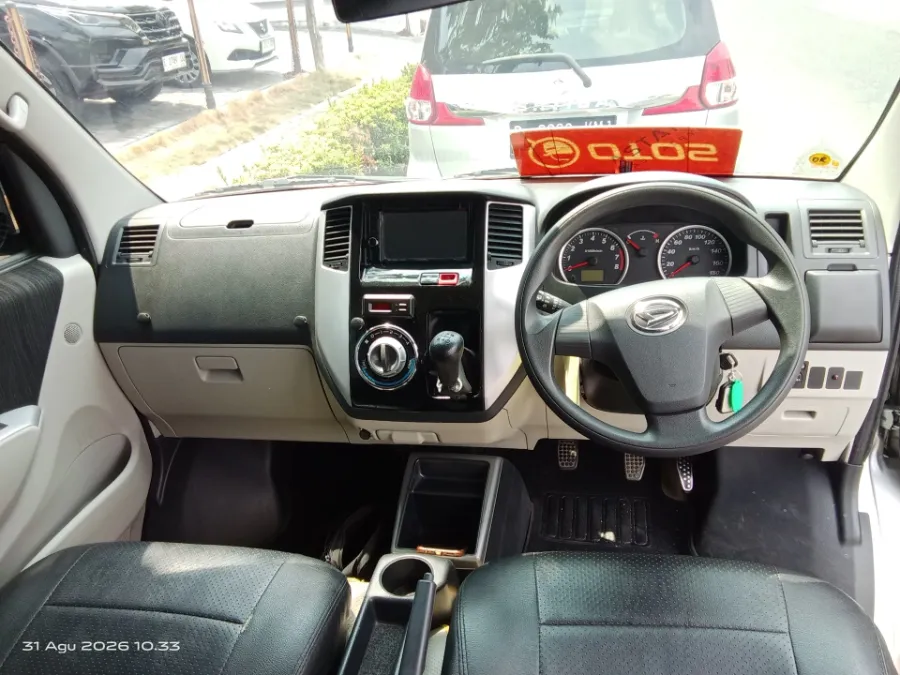 Foto Mobil Bekas Dashboard Daihatsu Luxio 1.5 X tahun 2018