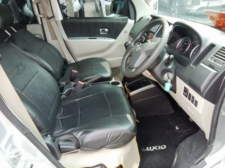 Foto Mobil Bekas Kabin Depan Daihatsu Luxio 1.5 X tahun 2018